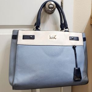 Micheal Kors leather purse